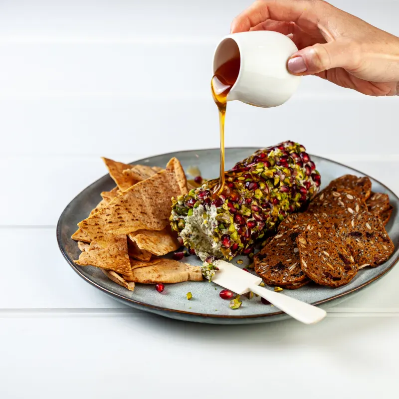 Gourmet-Garden-Oregano-Feta-Log-800x800