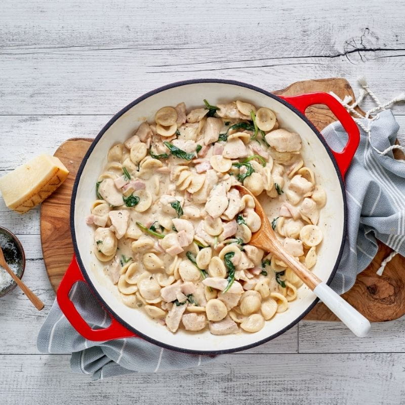 Quick and Easy One-pot Chicken and Pasta Casserole